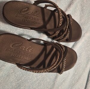 Skechers Women's Black Luxe Foam Sandals